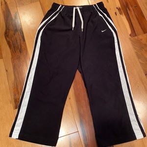 NIKE TRACK PANTS PERFECT CONDITION SZ YOUTH L